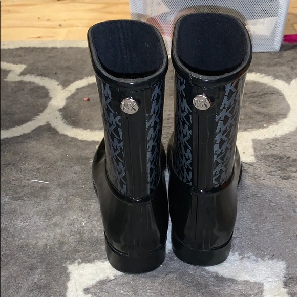 Rain boots - Picture 3 of 3